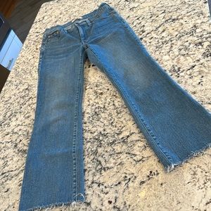 Like new Madewell Mid-Rise Kickout Jeans! Cropped style